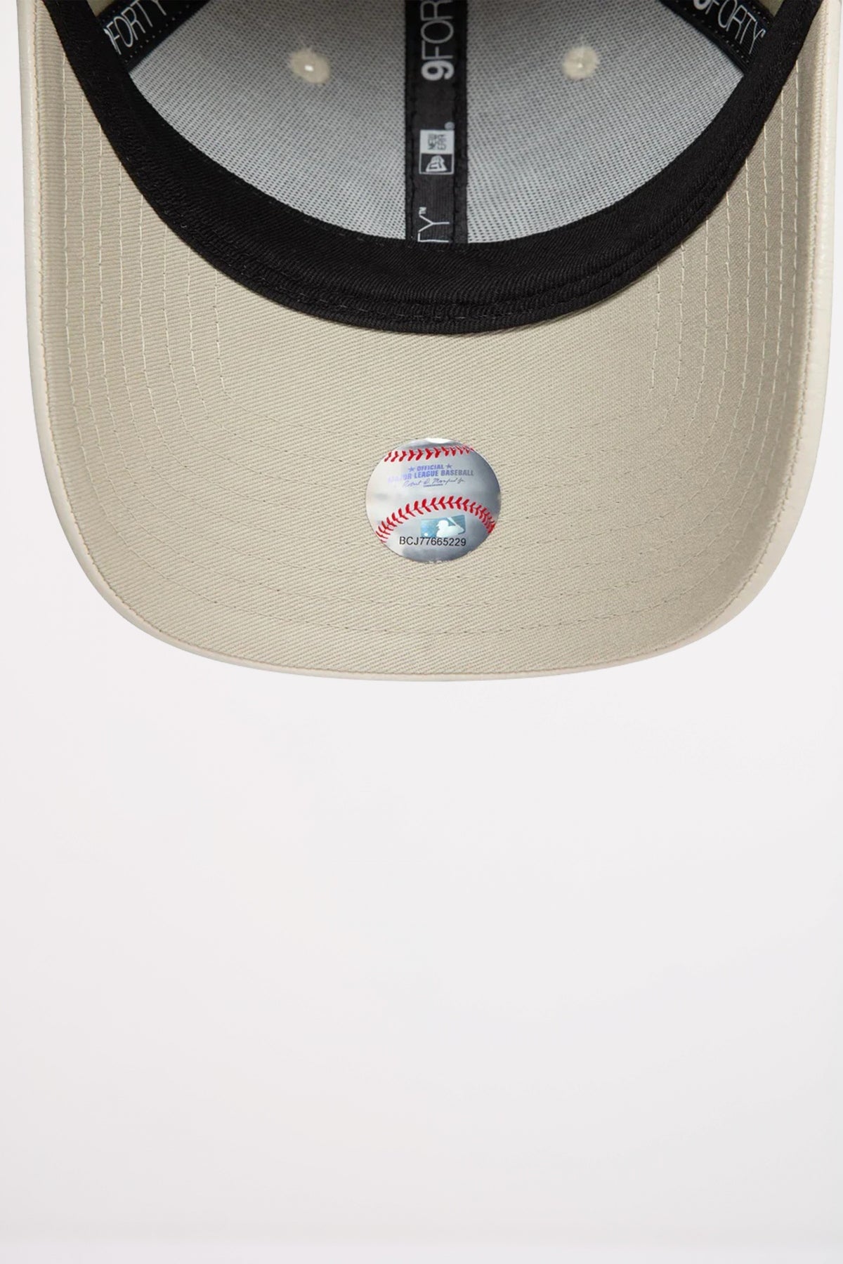 NEW ERA CRINKLED PU FORTY en color BEIS (5)