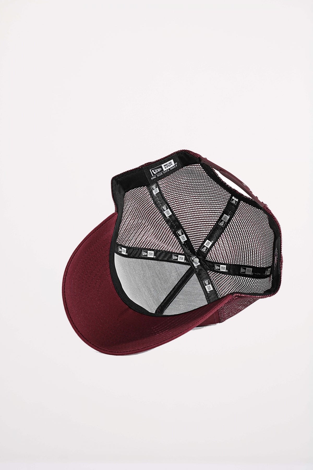 NEW ERA LEAGUE ESS TRUCKER LOSDO en color BURDEOS (4)