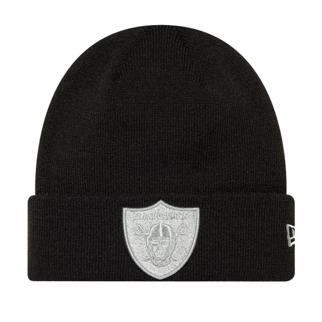 NEW ERA METALLIC BEANIE LASRAI en color NEGRO (3)