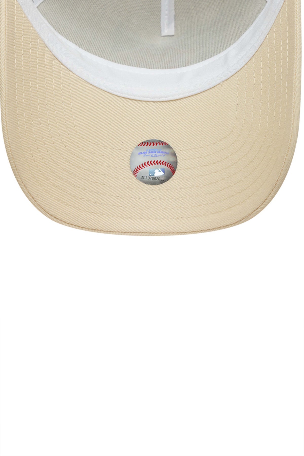 NEW ERA OUTLINE EF TRUCKER en color BEIS (4)