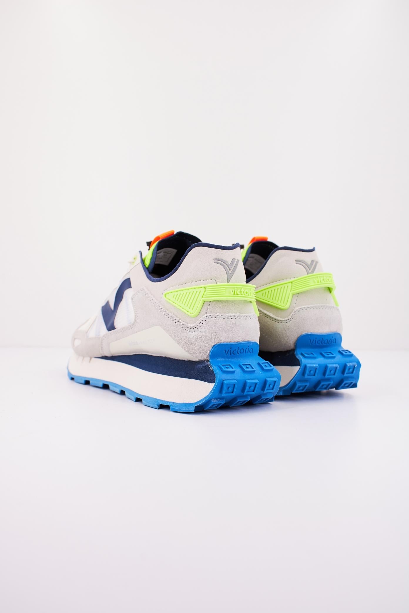 VICTORIA WING TECH - MOUNTAIN en color BLANCO (3)