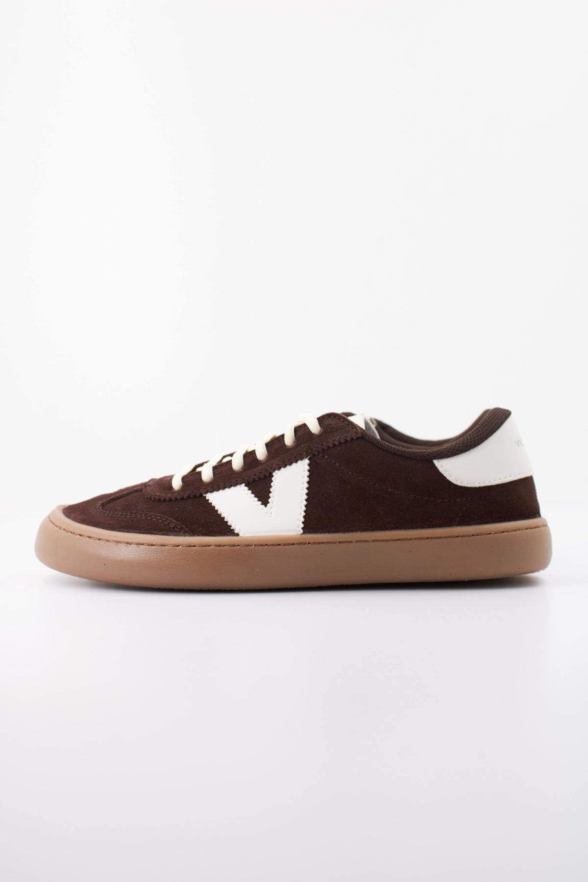 VICTORIA V OLMO BAREFOOT SERRAJE en color MARRON (1)