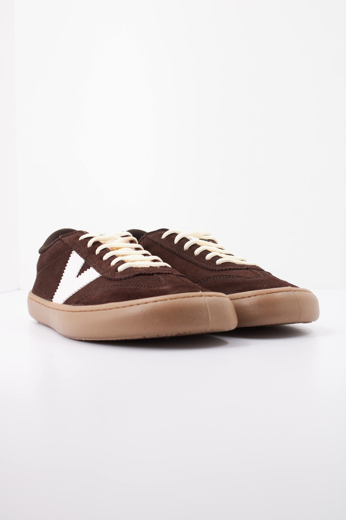 VICTORIA V OLMO BAREFOOT SERRAJE en color MARRON (2)
