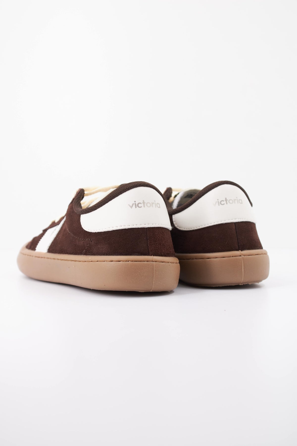 VICTORIA V OLMO BAREFOOT SERRAJE en color MARRON (4)