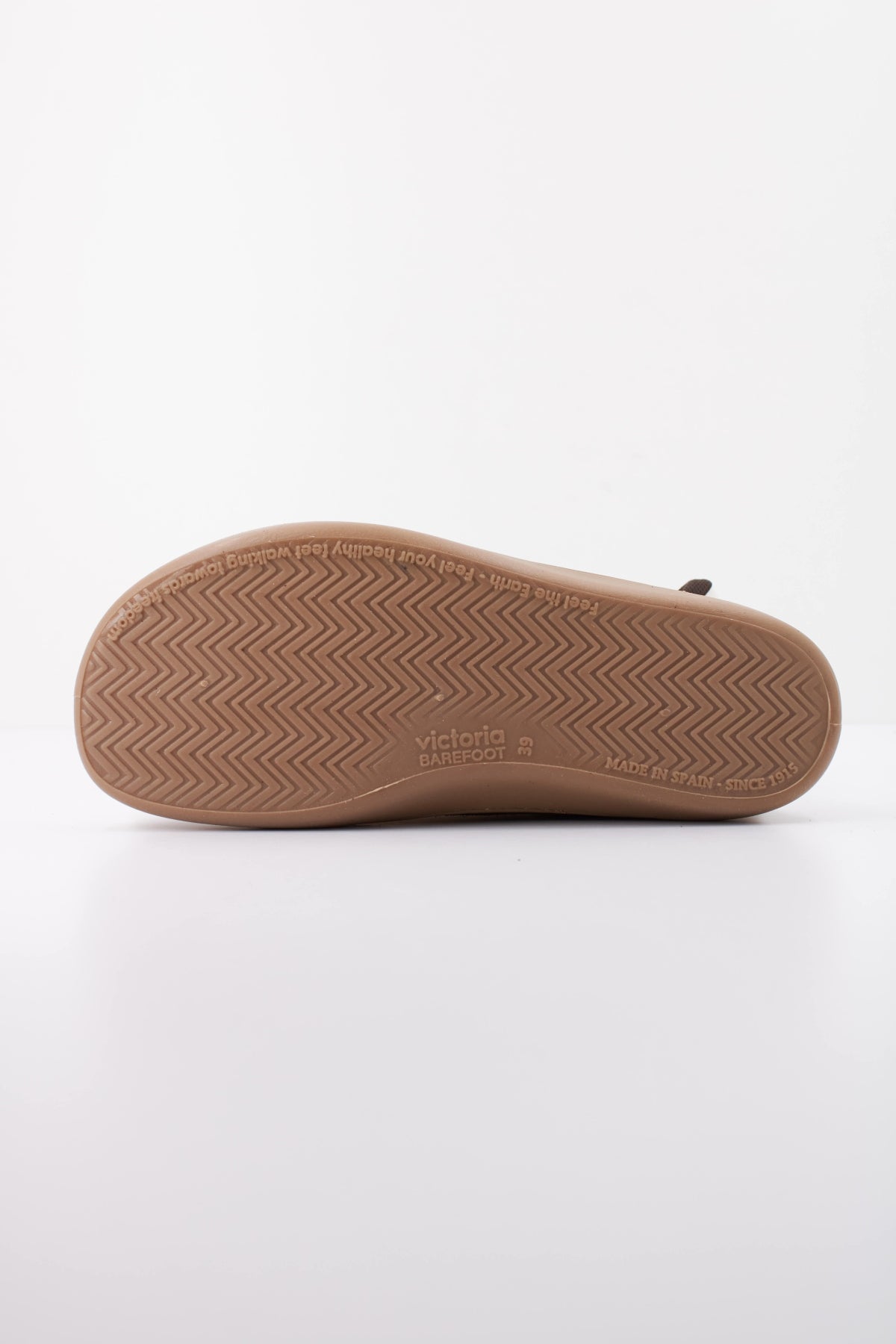 VICTORIA V OLMO BAREFOOT SERRAJE en color MARRON (5)