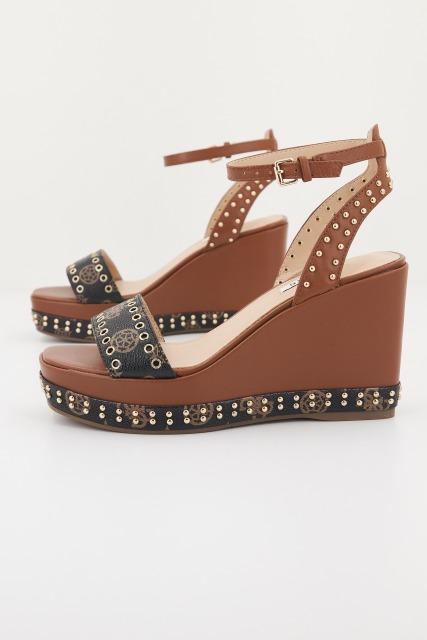 GUESS FLNO FAL en color MARRON (1)