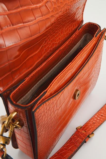 GUESS RETOUR TOP HANDLE FLAP en color MARRON CLARO (4)