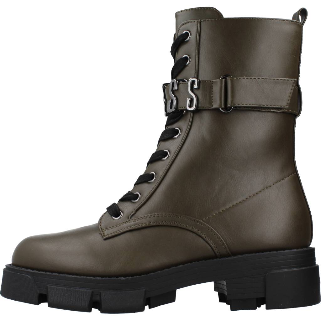 GUESS MADOX en color VERDE (2)