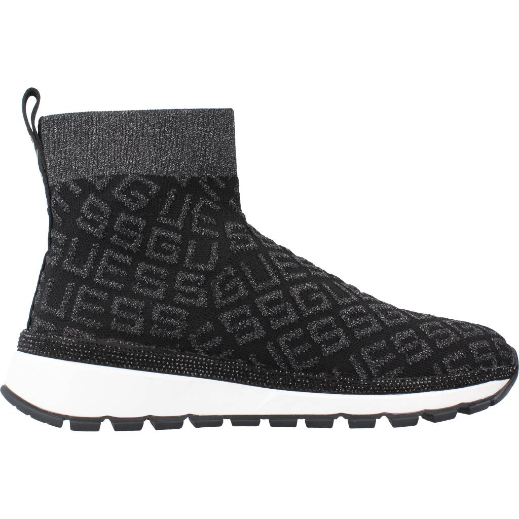 GUESS ZYLA en color NEGRO (4)