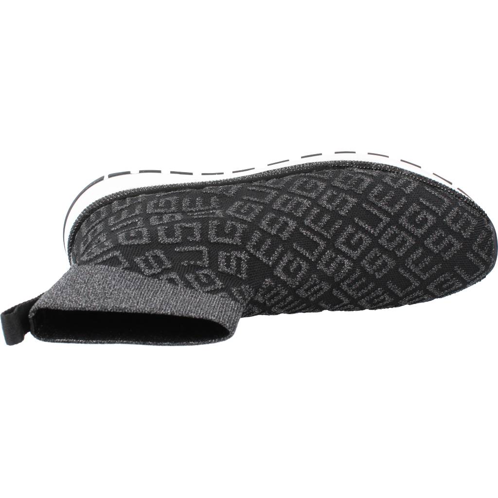 GUESS ZYLA en color NEGRO (7)