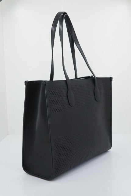 GUESS KATEY PERF TOTE en color NEGRO (1)