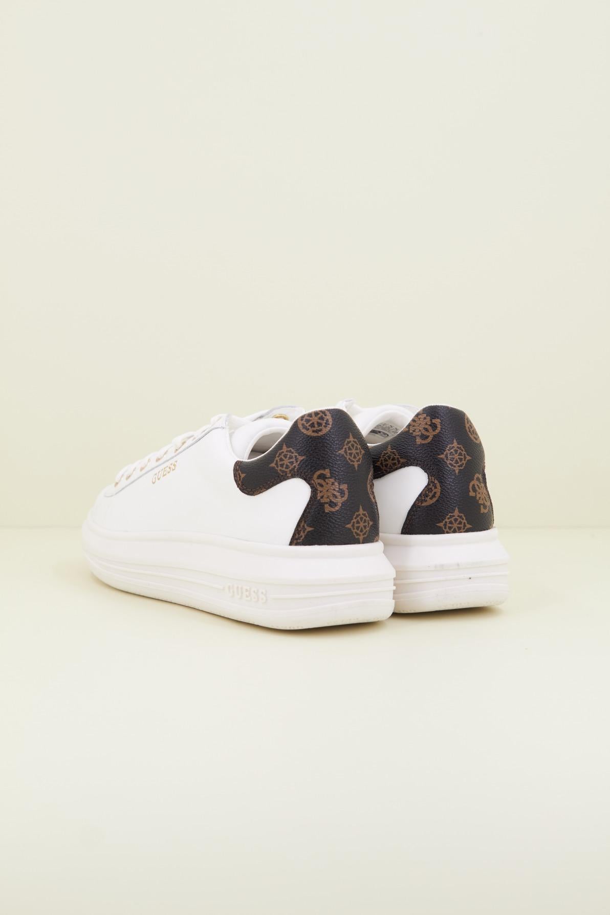 GUESS FLVIB LEA en color BLANCO (3)