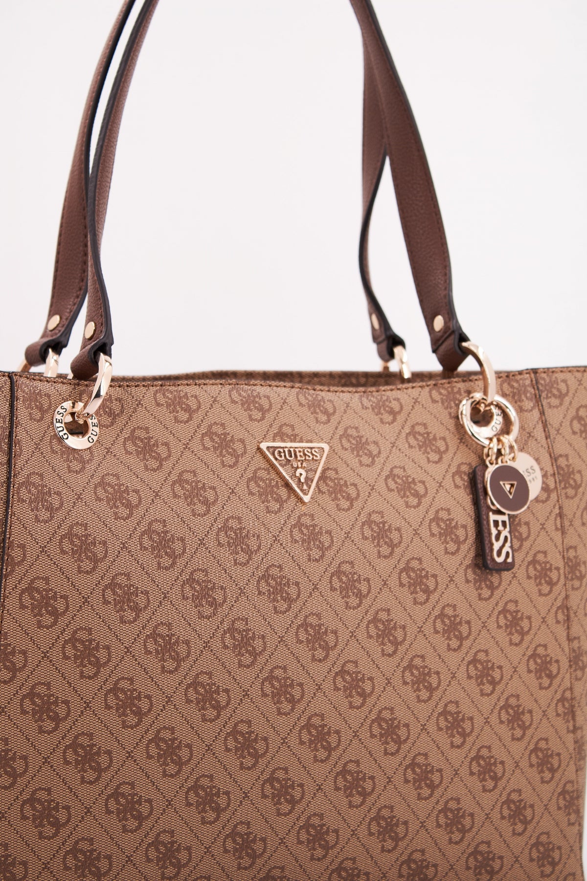 GUESS NOELLE NOEL en color MARRON CLARO (4)