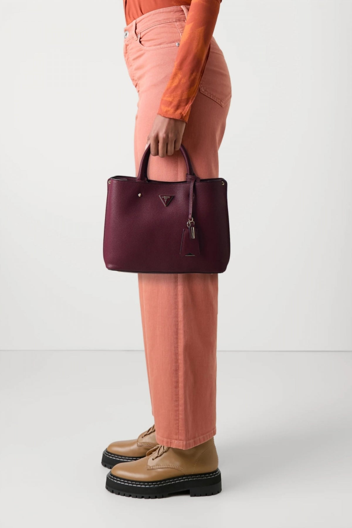 GUESS MERIDIAN GIRLFRIEND en color BURDEOS (5)