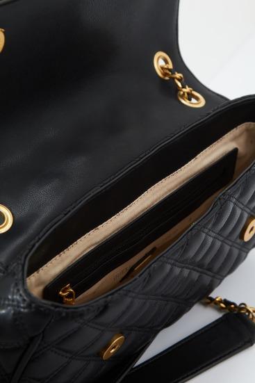 GUESS GIULLY CONVERT FLAP en color NEGRO (4)
