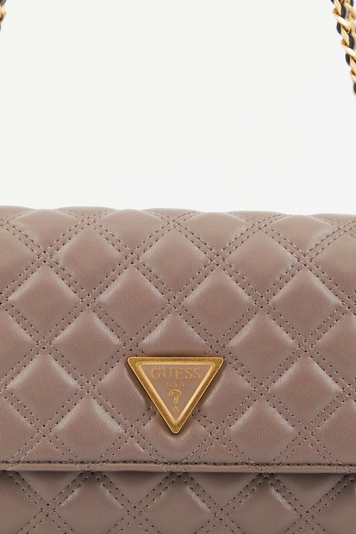 GUESS GIULLY CONVERT FLAP en color BEIS (4)