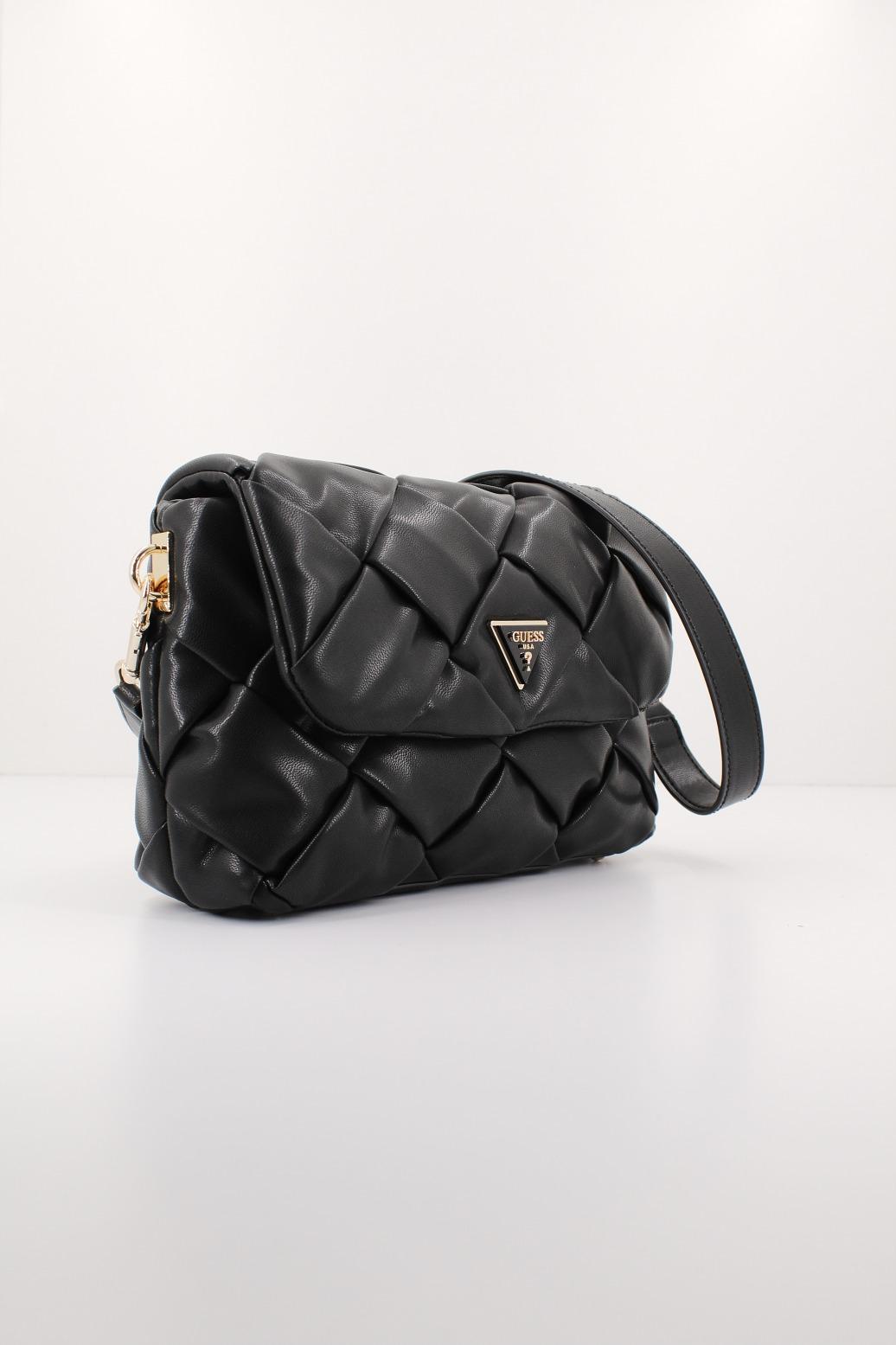 GUESS ZAINA FLAP SHOULDER en color NEGRO (2)