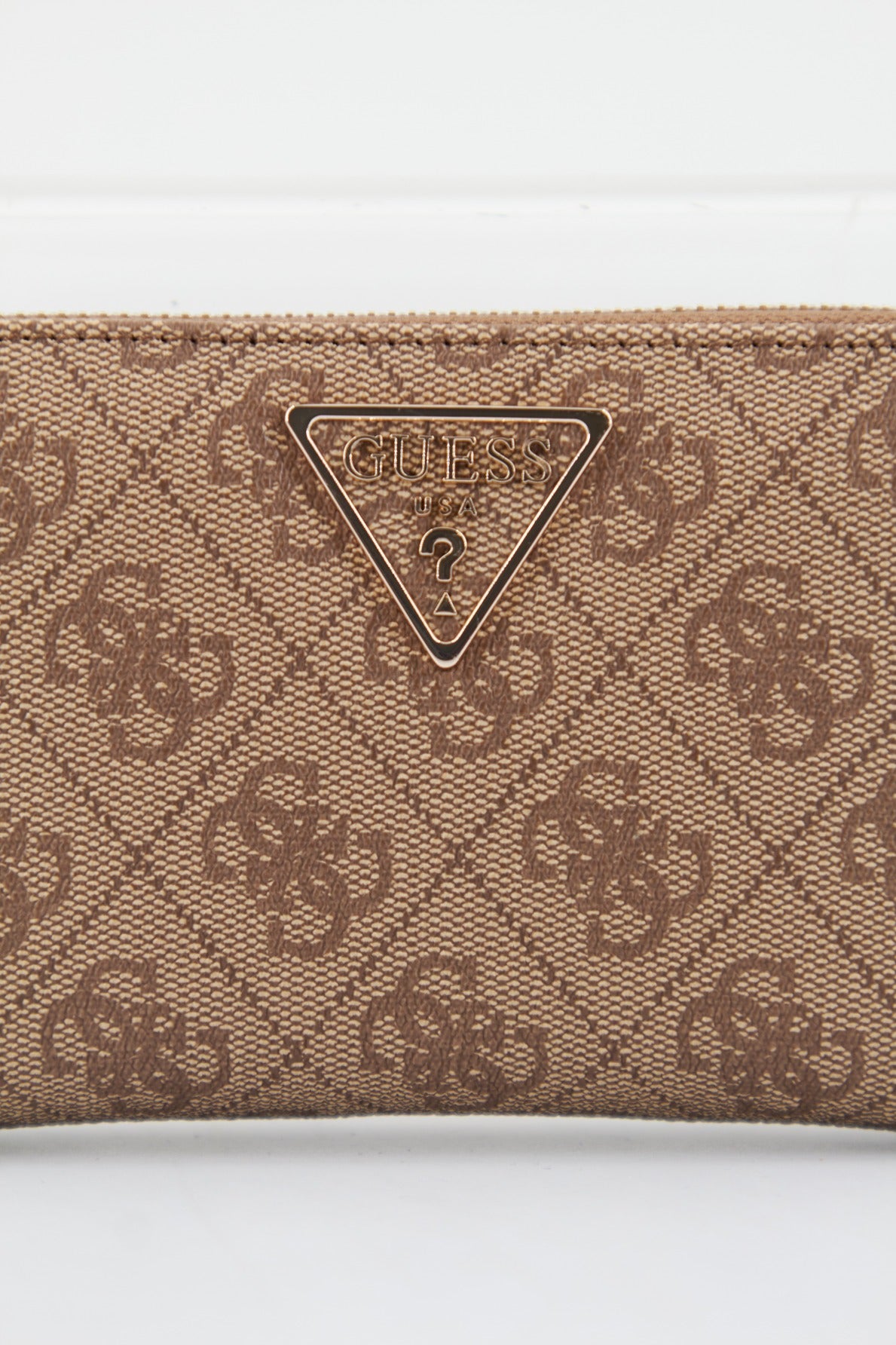 GUESS LAUREL SLG M ZIP en color MARRON CLARO (4)