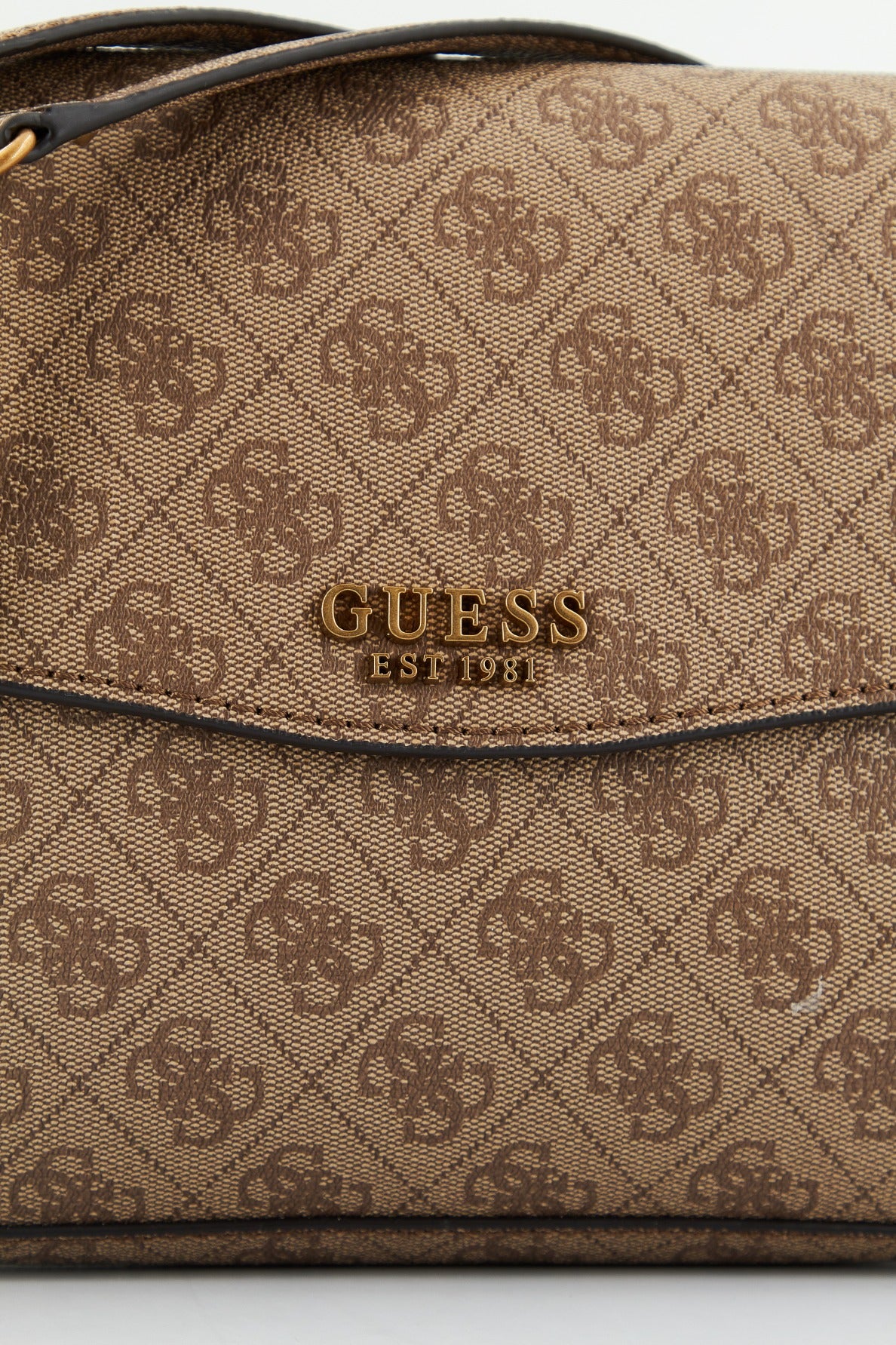 GUESS AJIONA CONVERT CRSBDY en color MARRON (4)
