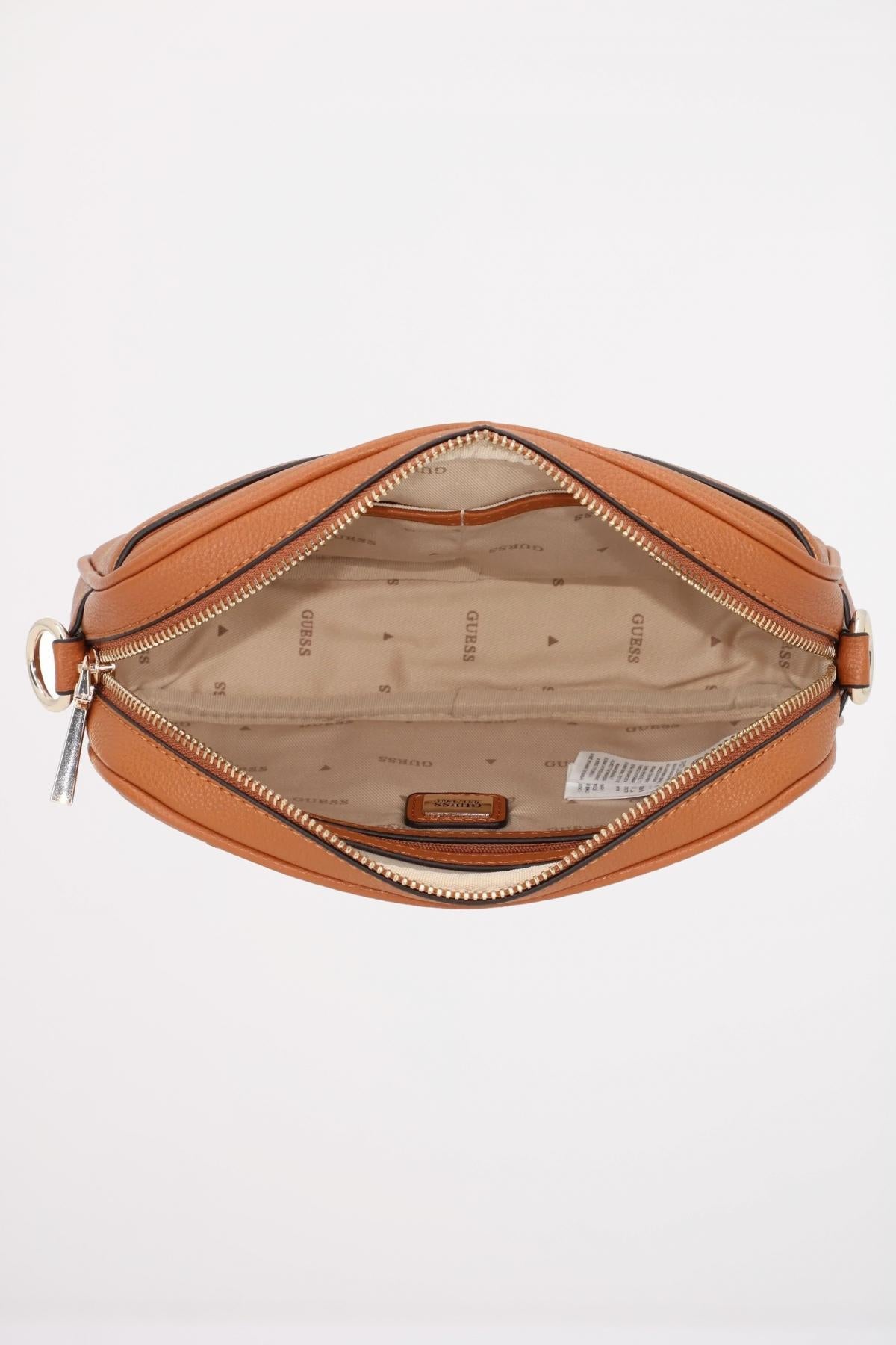 GUESS MERIDIAN CAMERA BAG en color MARRON (4)