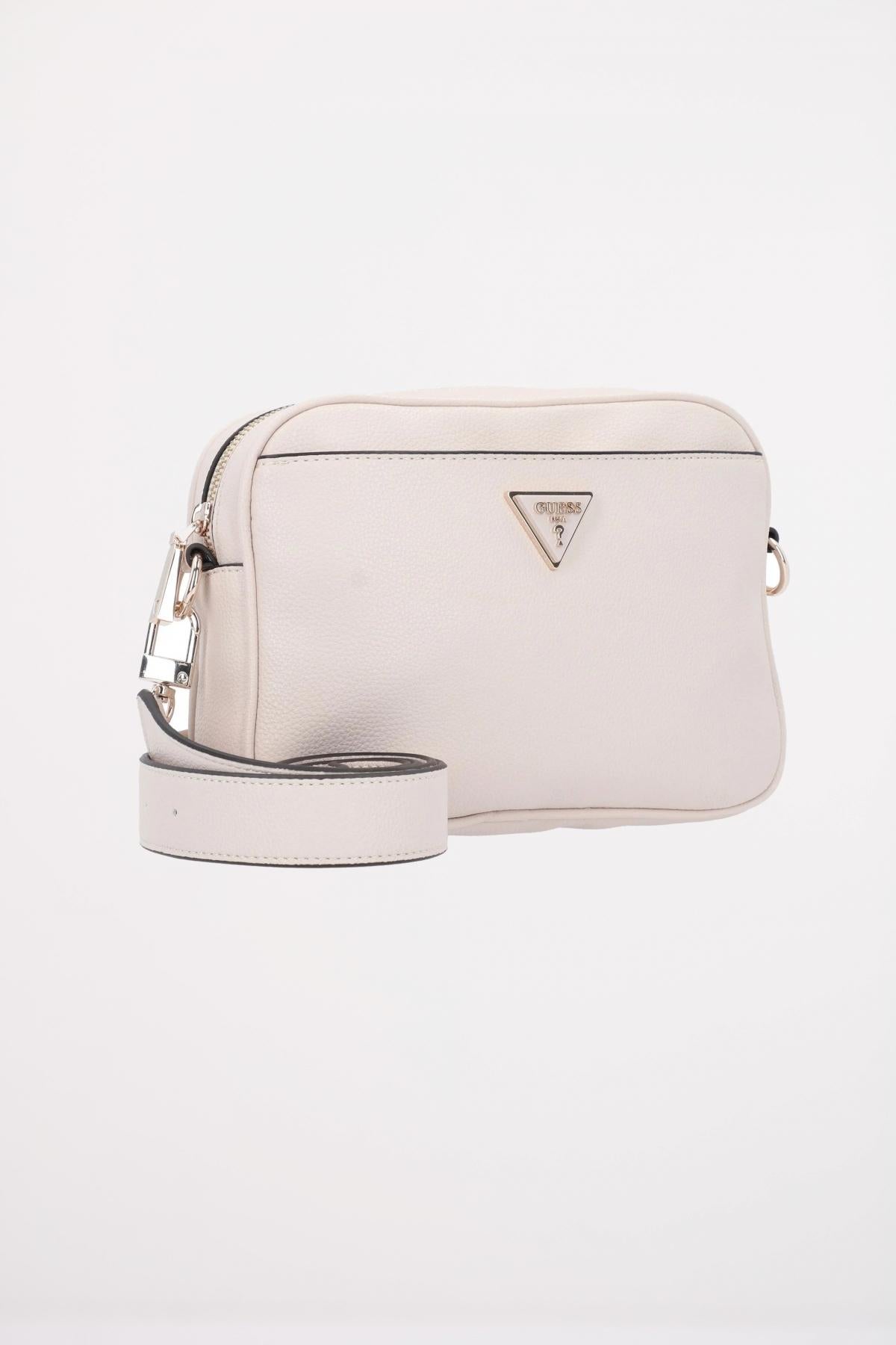 GUESS MERIDIAN CAMERA BAG en color NUDE (2)