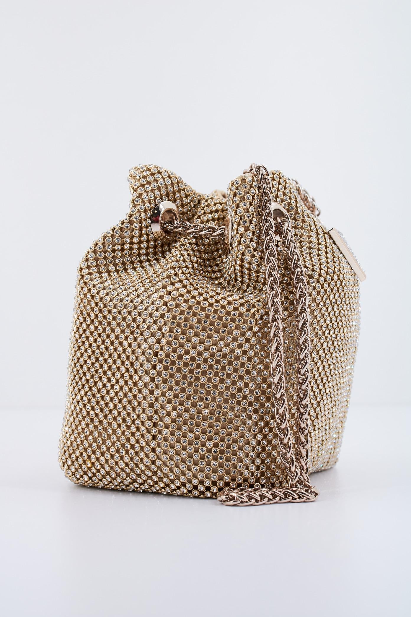 GUESS LUA POUCH en color ORO (3)