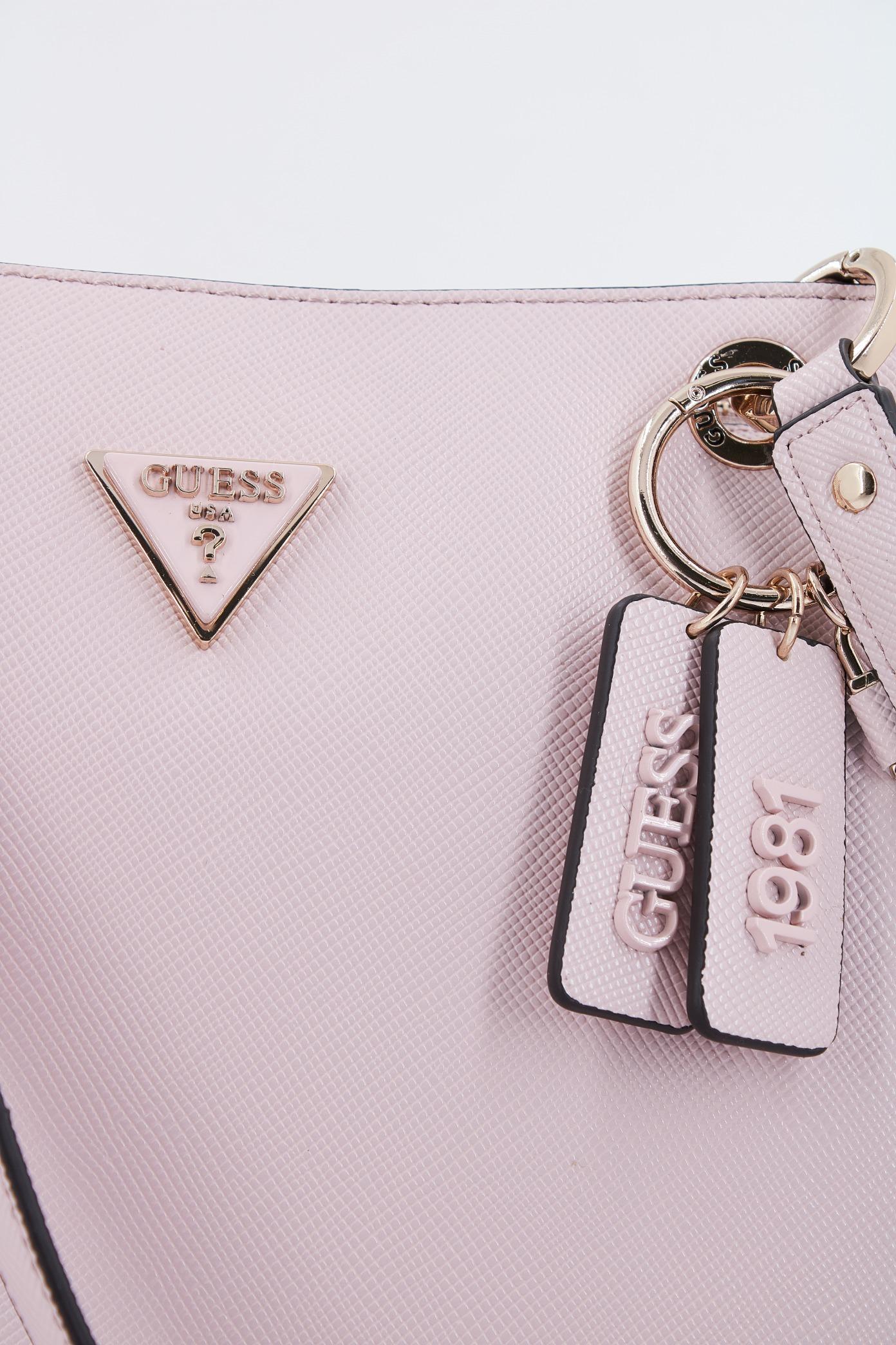 GUESS NOELLE NOEL TOTE en color ROSA (4)