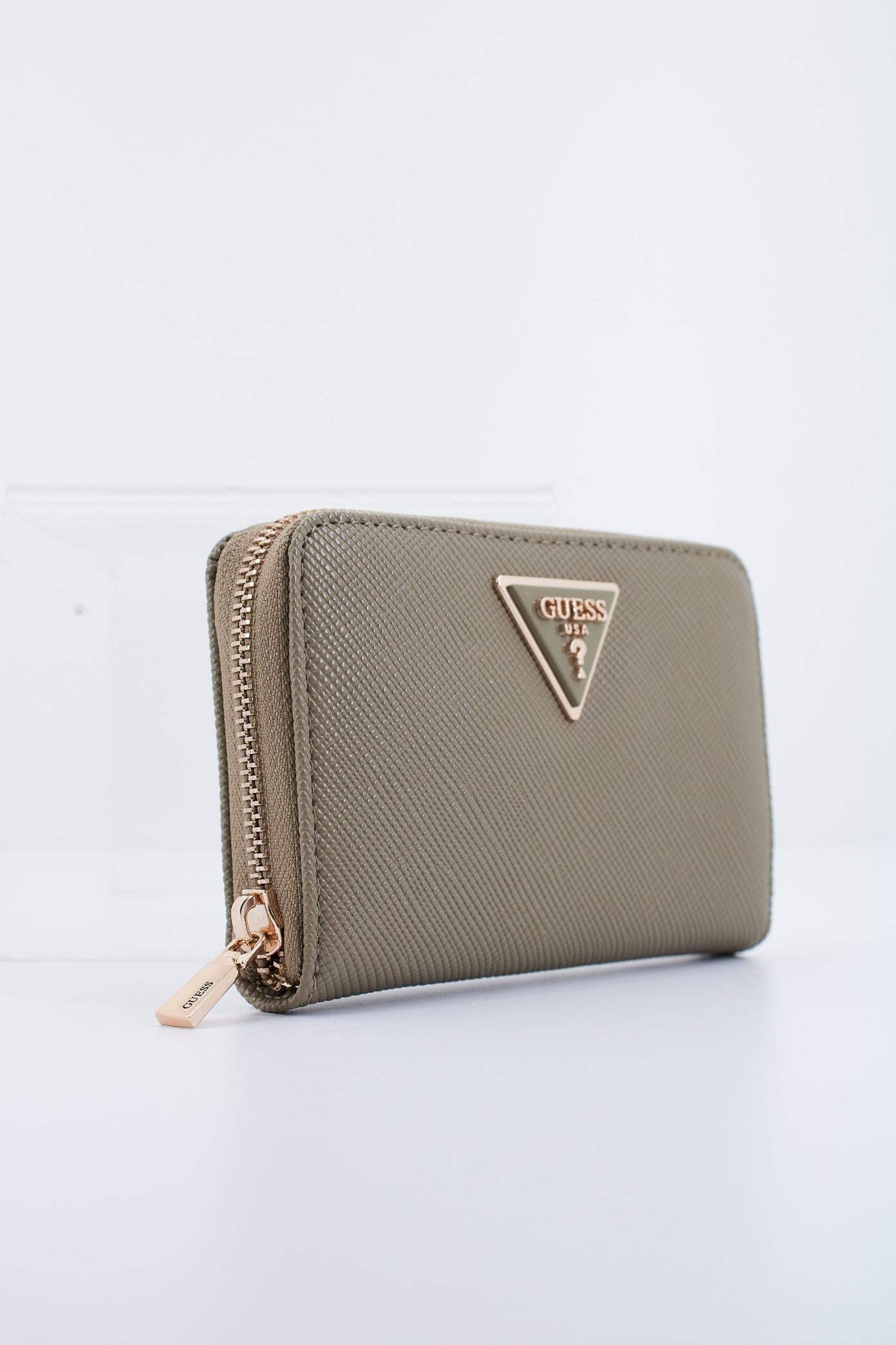 GUESS LAUREL SLG MEDIUM ZIP en color GRIS (3)