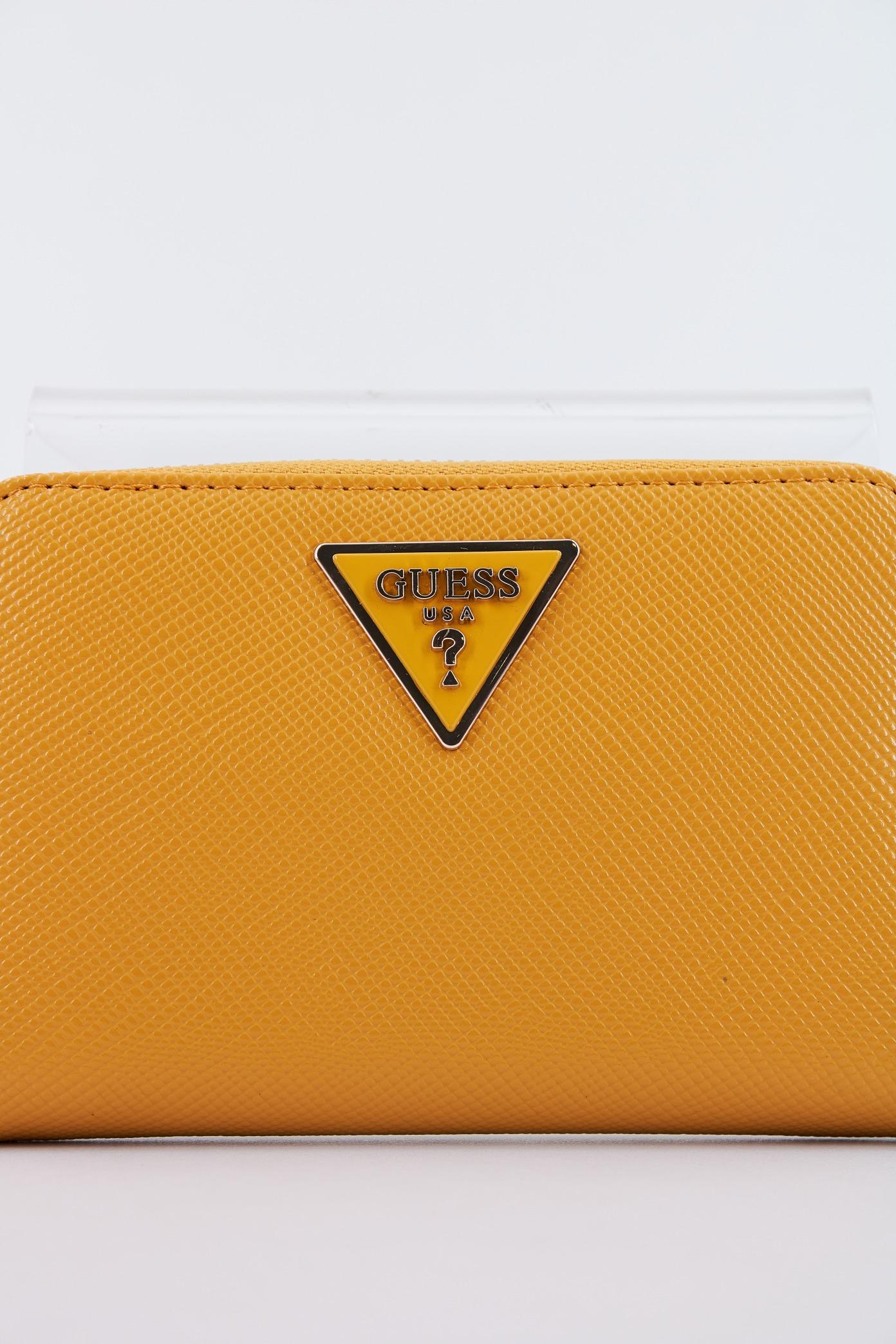 GUESS LAUREL SLG MEDIUM ZIP en color AMARILLO (4)