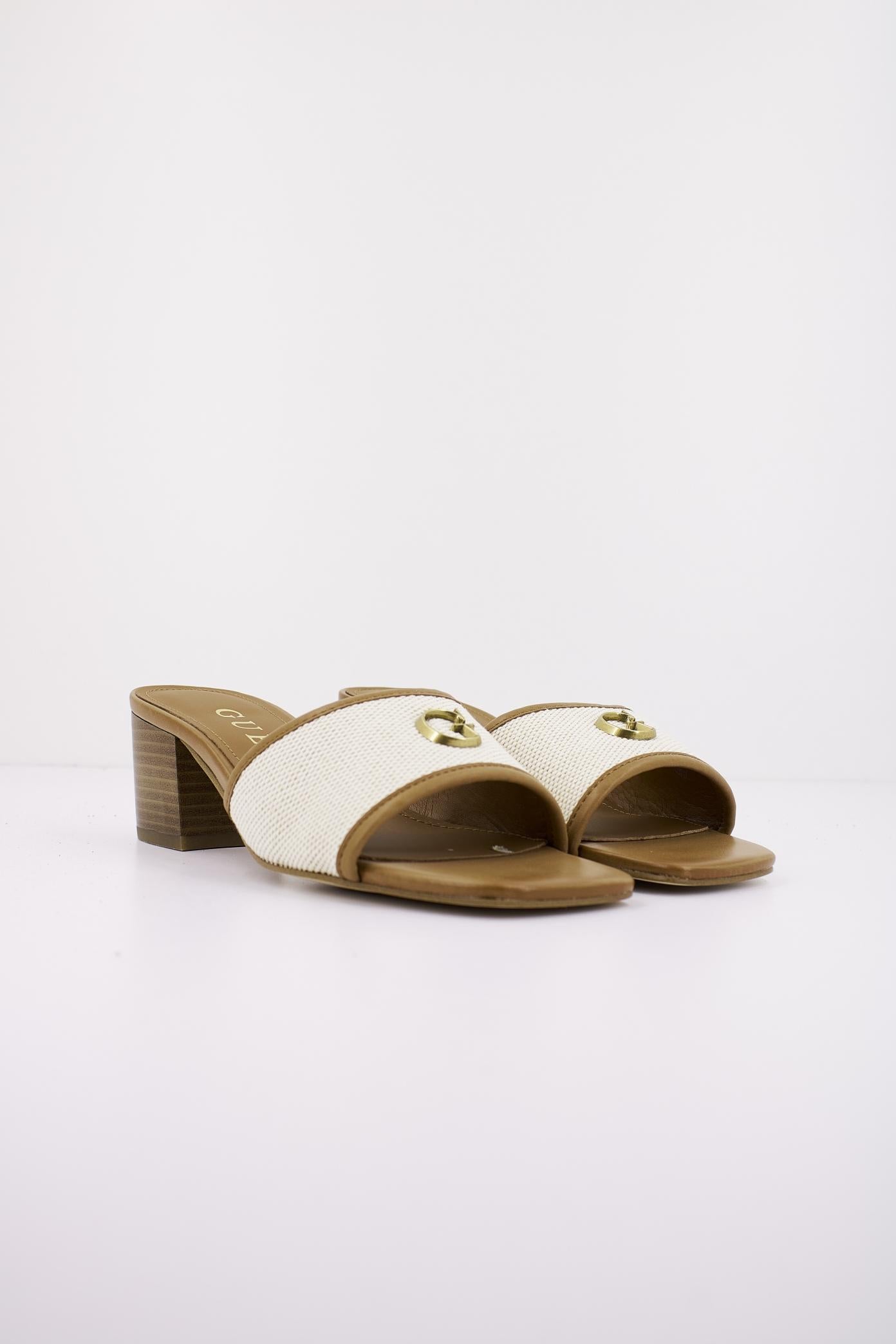 GUESS FLJULL en color BLANCO (2)