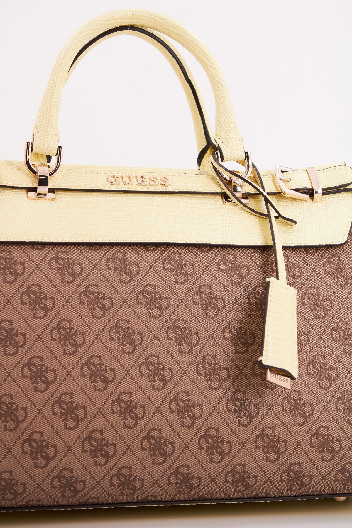 GUESS SESTRI LOGO CNVRTBLE X en color MARRON CLARO (4)