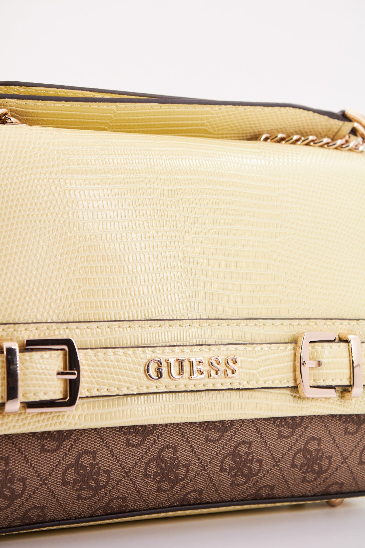 GUESS SESTRI LOGO CNVRTBLE X en color AMARILLO (4)