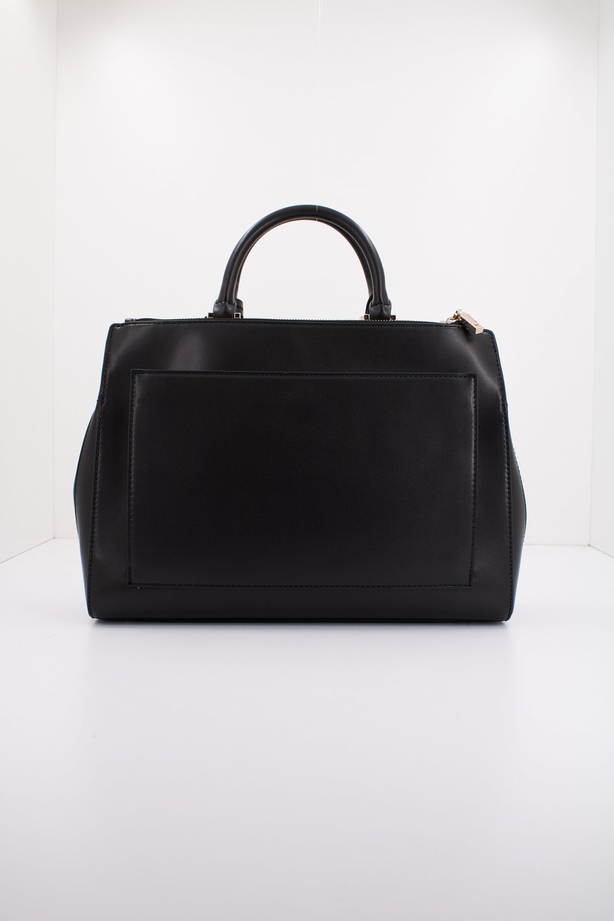 GUESS NELKA STATUS SATCHEL en color NEGRO (3)