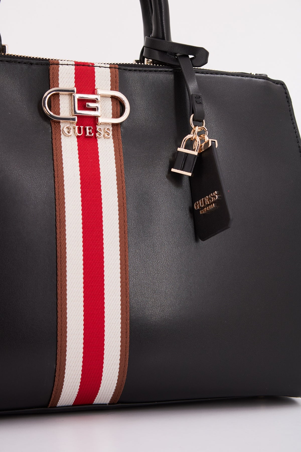 GUESS NELKA STATUS SATCHEL en color NEGRO (4)