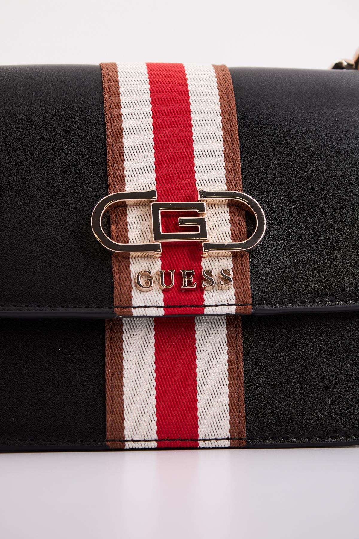 GUESS NELKA CROSSBODY FLAP en color NEGRO (4)