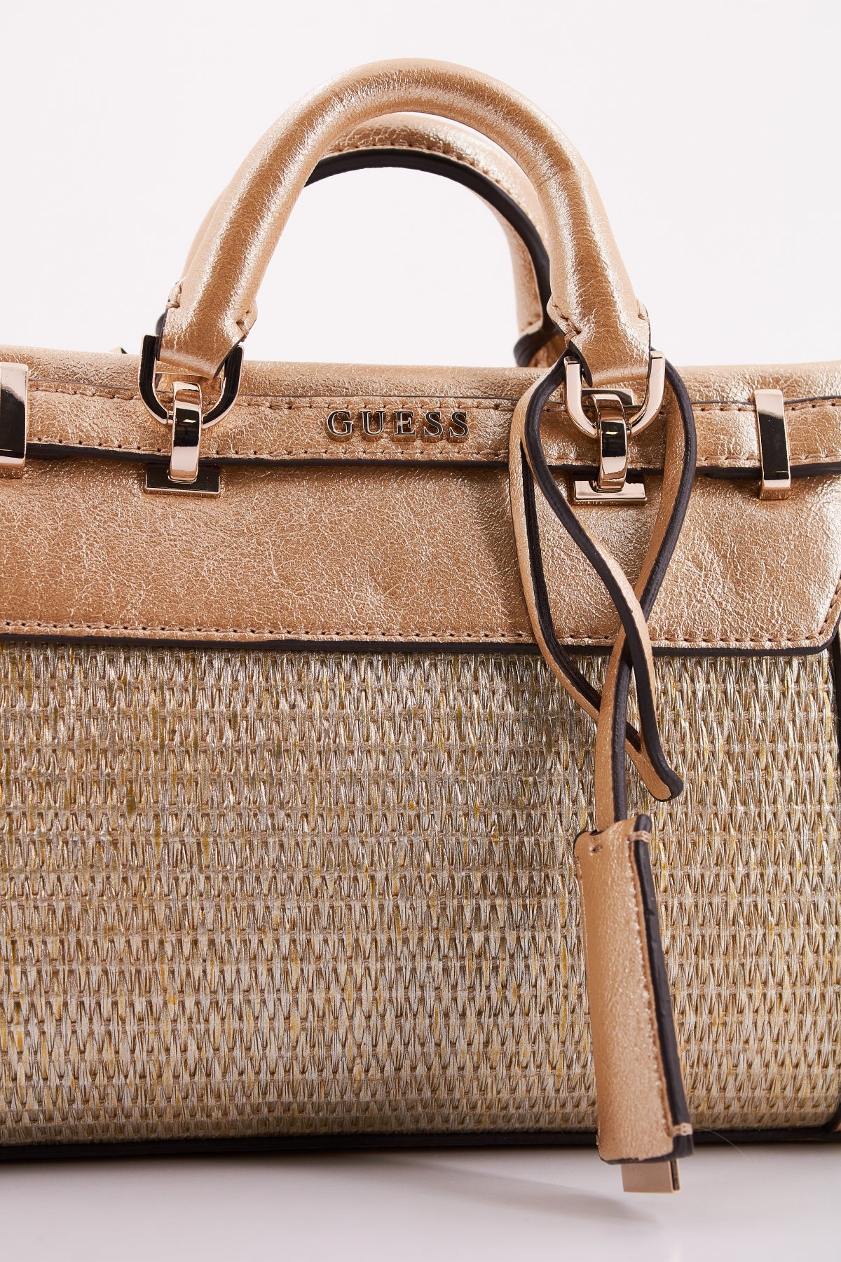 GUESS SESTRI MINI SATCHEL en color ORO (4)