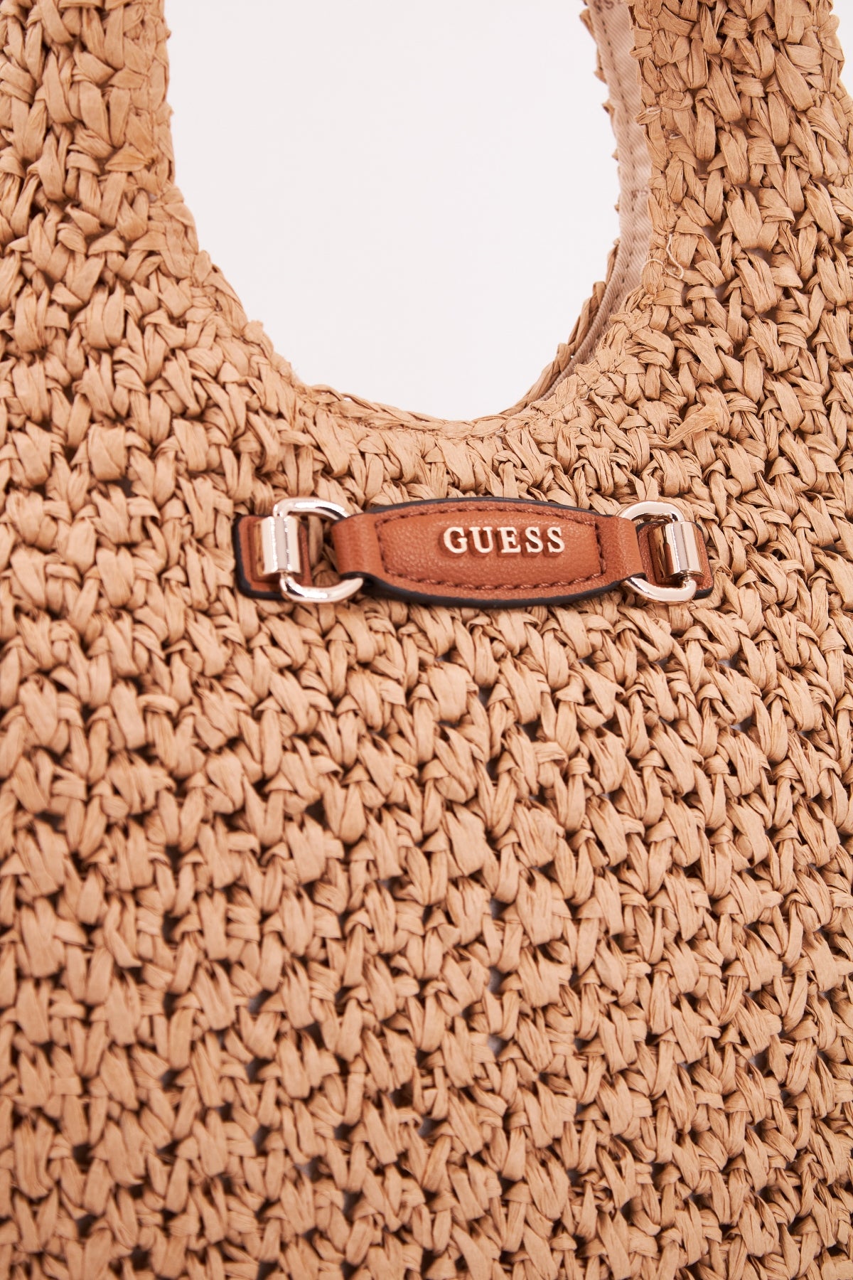GUESS SIRIA SMALL TOTE en color MARRON CLARO (4)