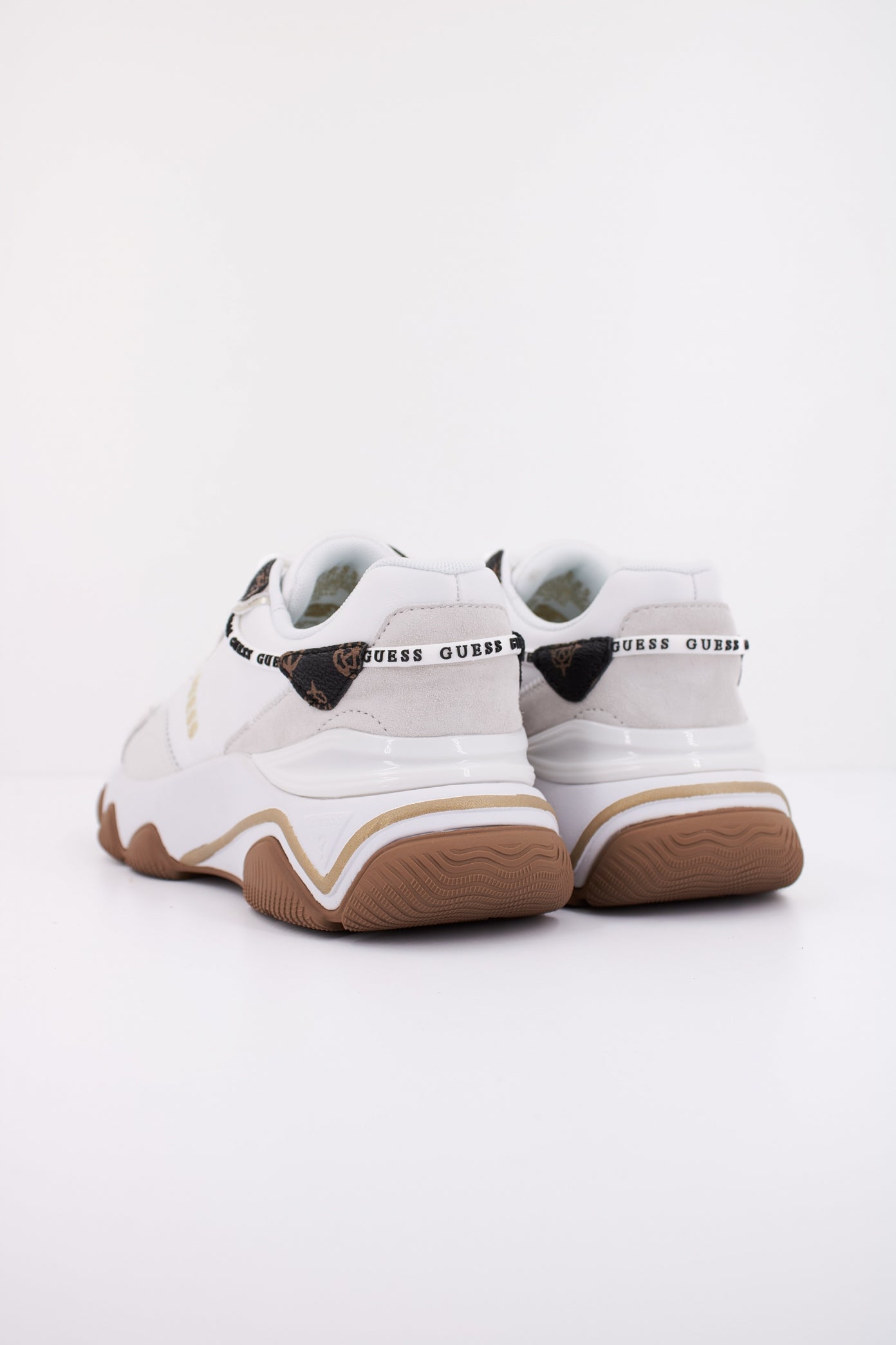 GUESS MICOLA en color BLANCO (4)