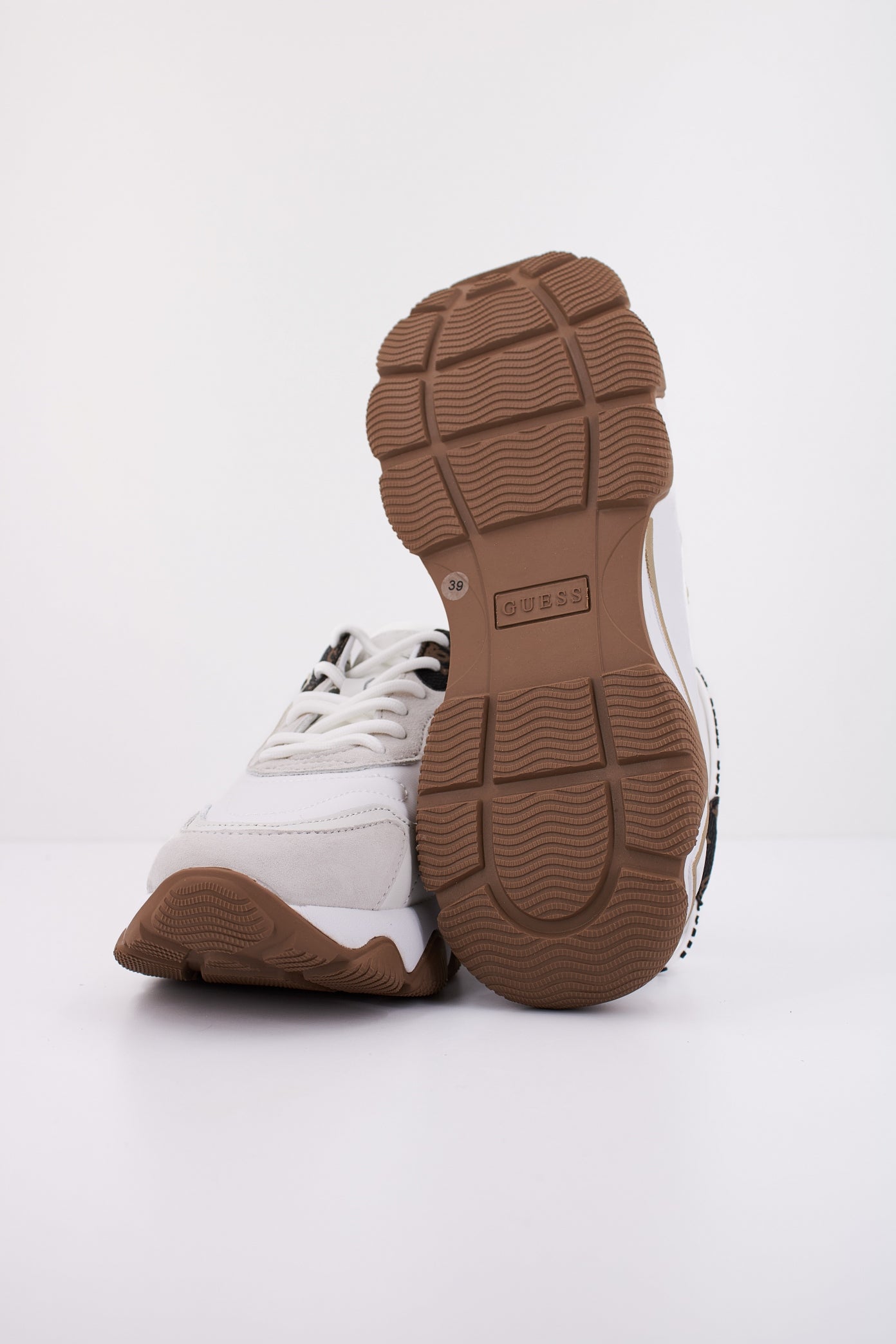 GUESS MICOLA en color BLANCO (5)