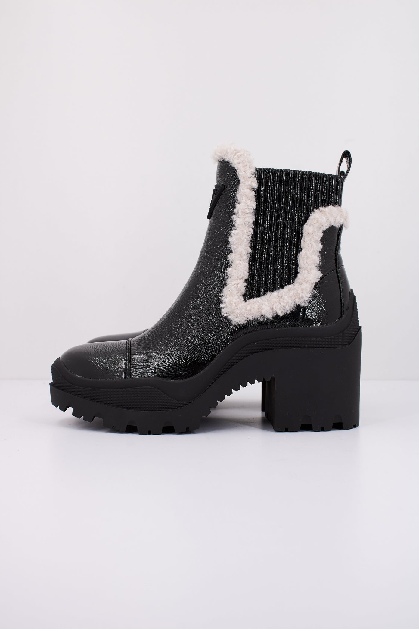 GUESS FLFIV PAF en color NEGRO (1)