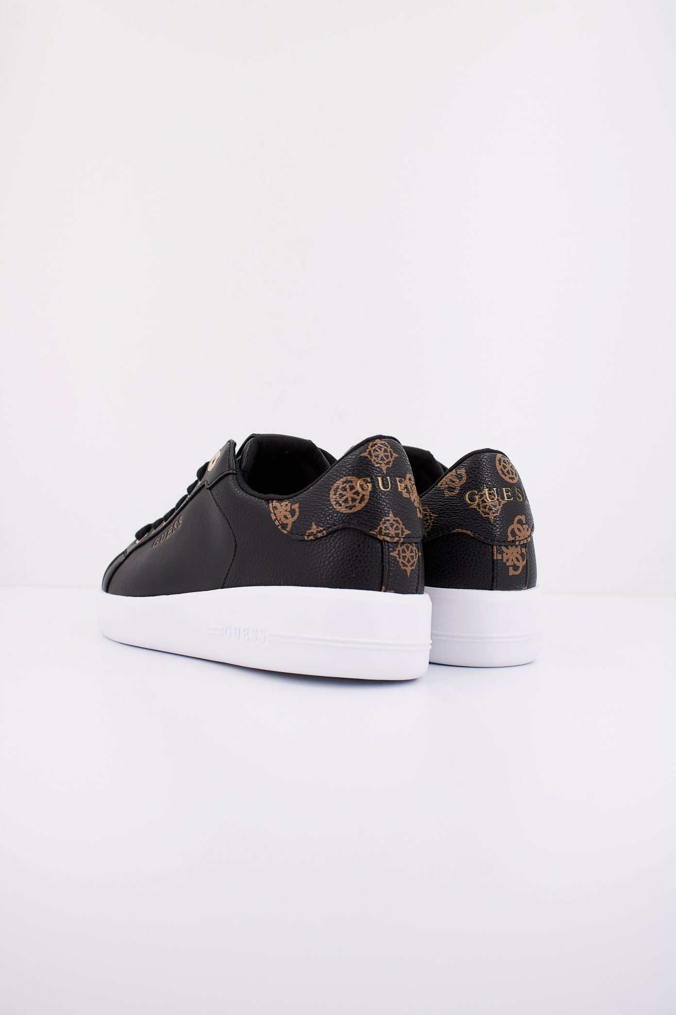 GUESS FLFRO en color NEGRO (4)