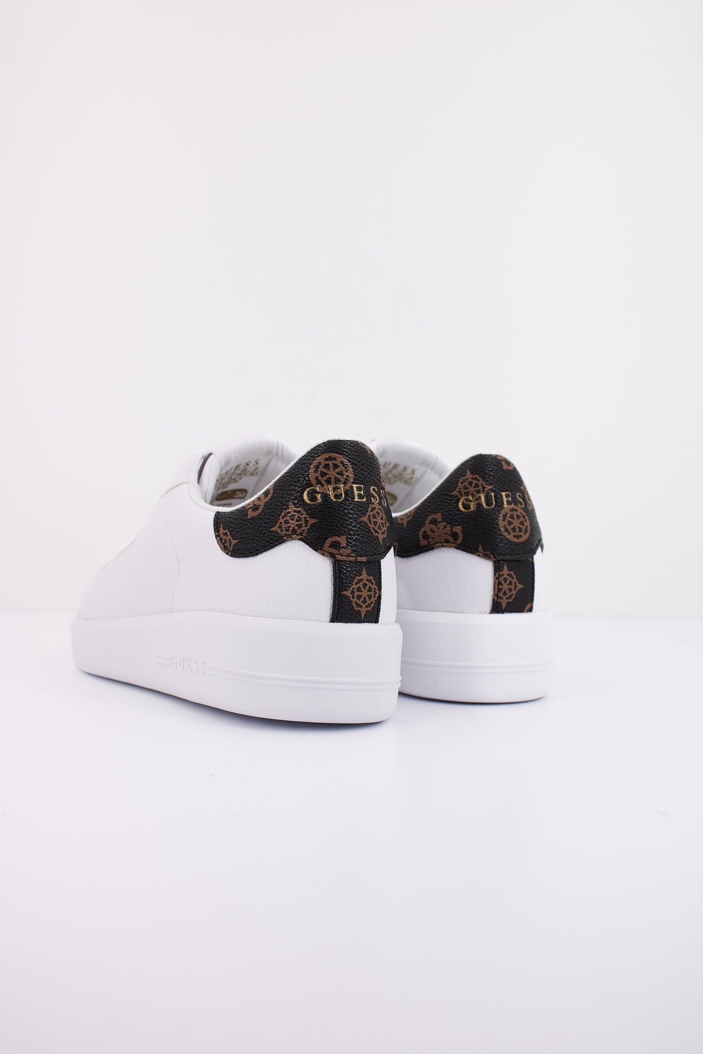 GUESS FLFRO FAL en color BLANCO (4)