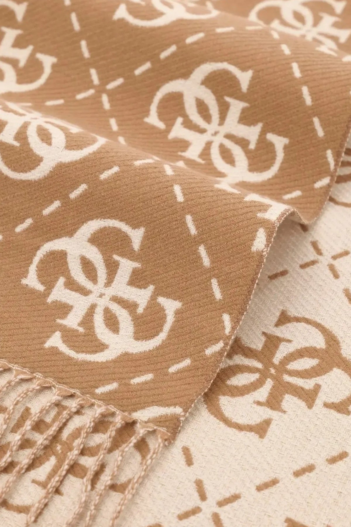 GUESS AW VIS ORLINA LOGO en color BEIS (2)