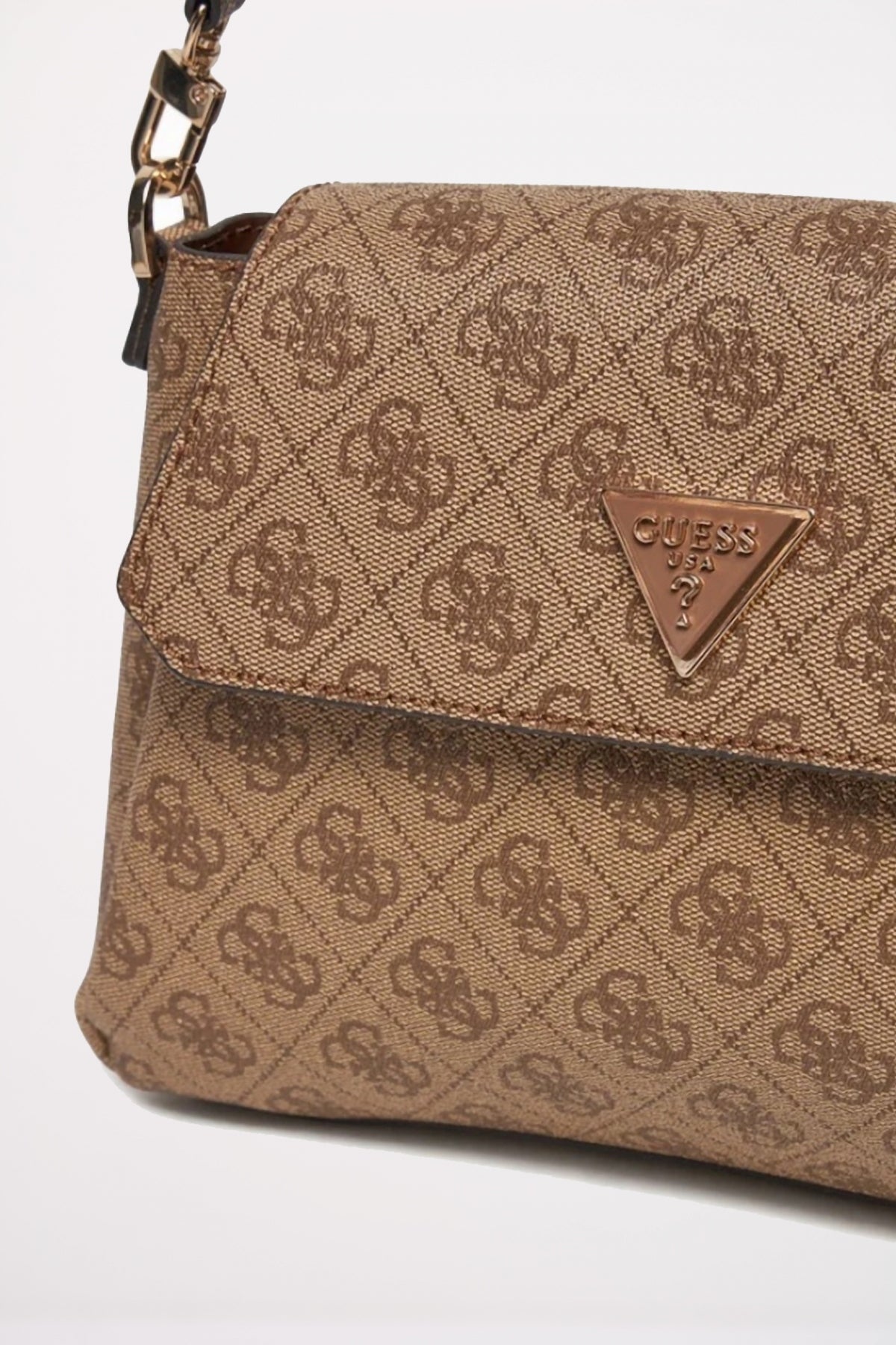GUESS SORA GFRIENDFLAP SHOU en color MARRON (3)
