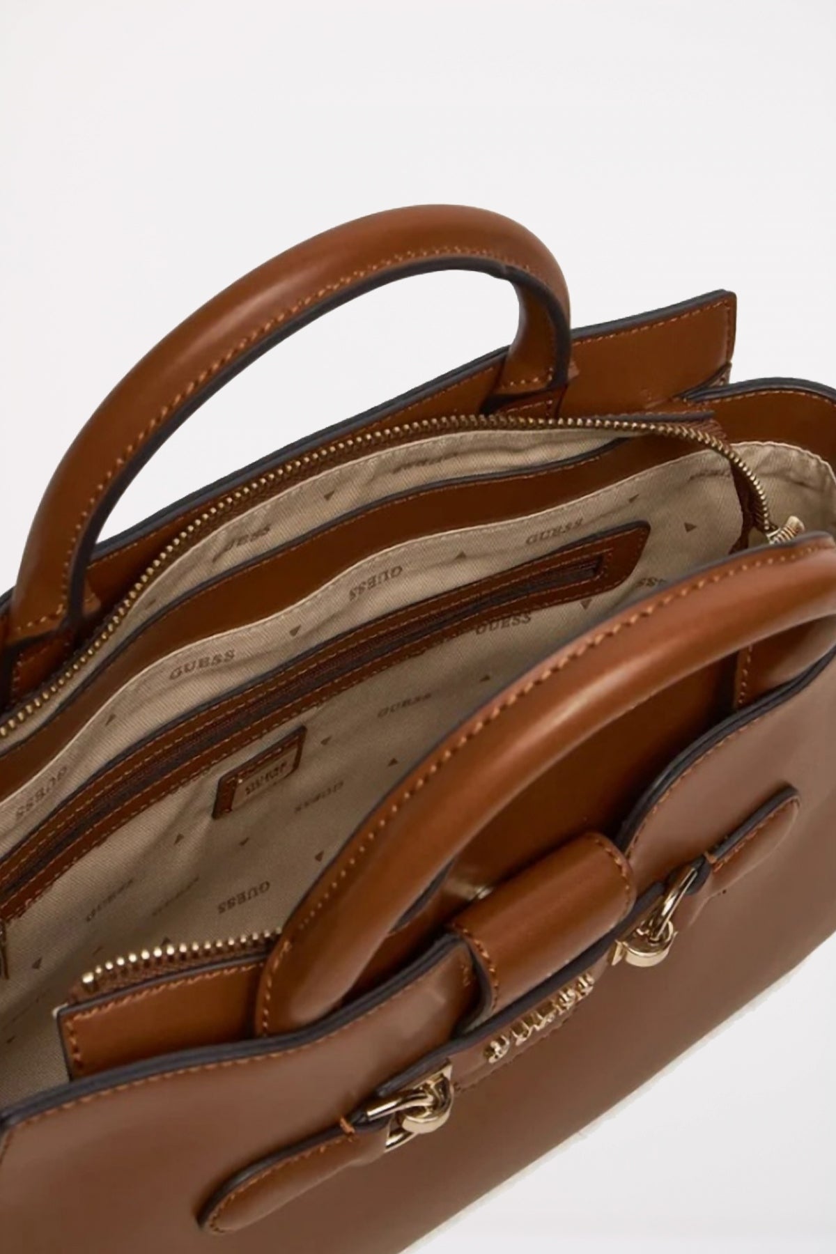 GUESS en color MARRON (4)