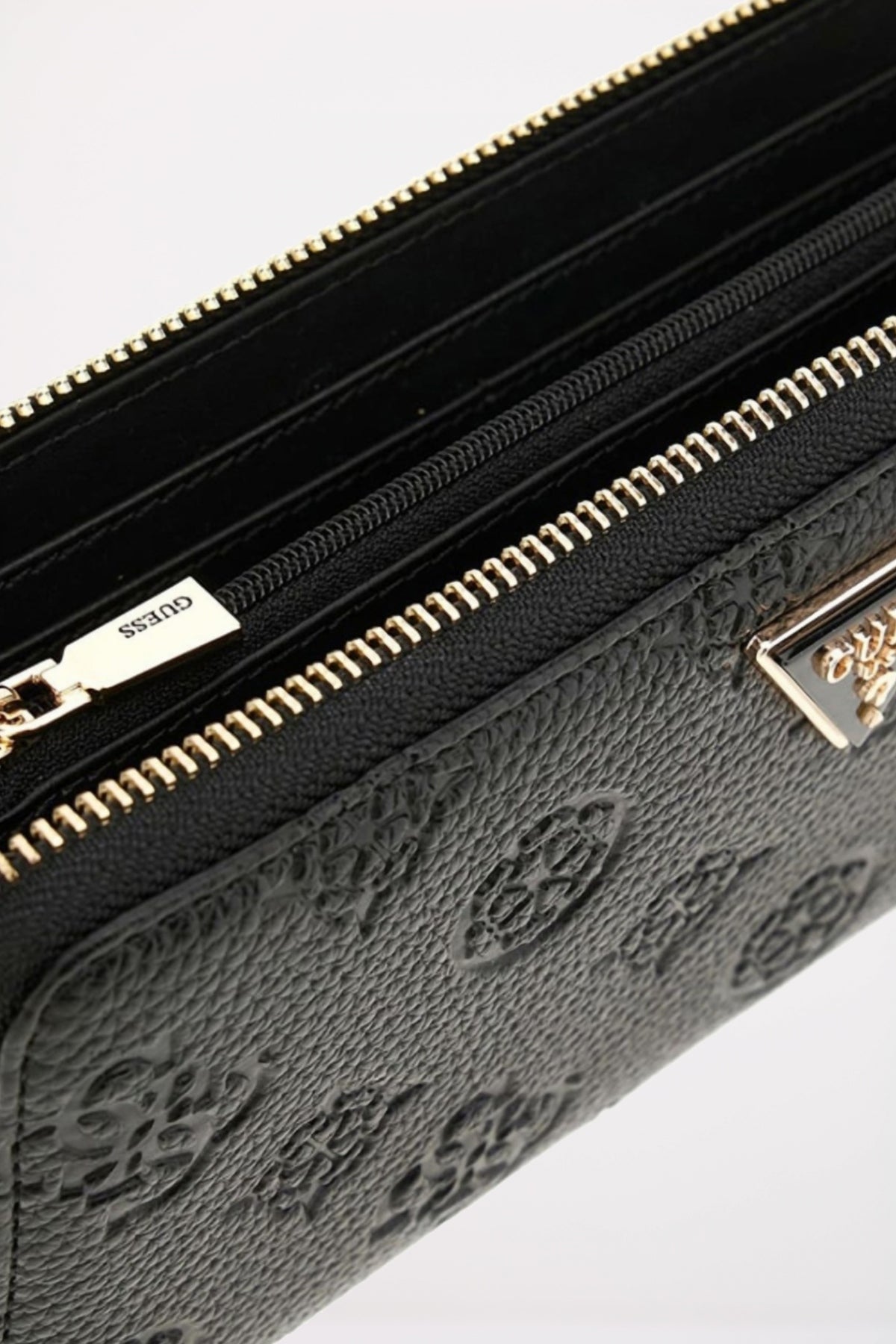 GUESS CRESIDIA SLGLARGE ZIP en color NEGRO (3)