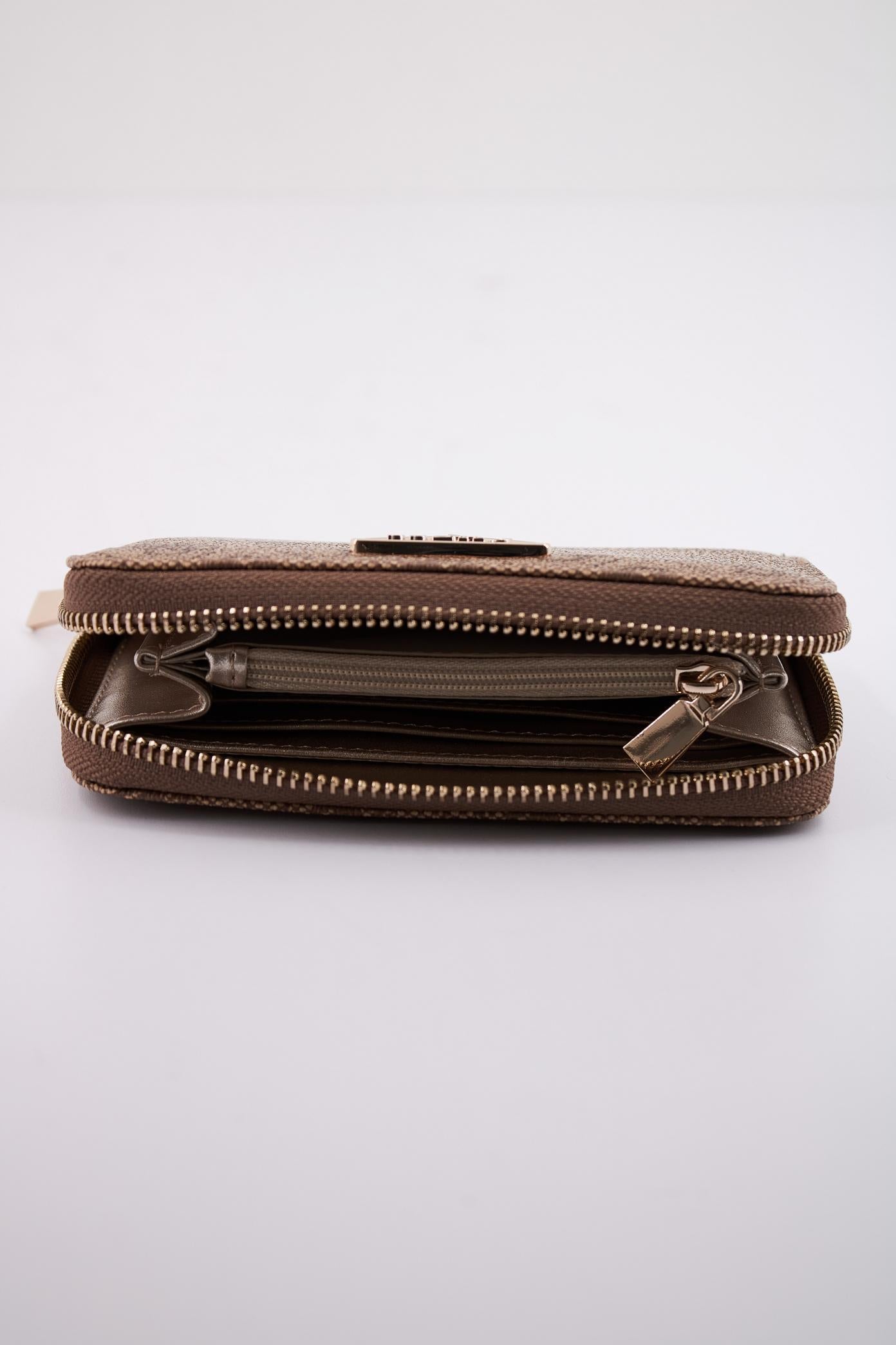 GUESS LAUREL SLGMEDIUM ZIP en color MARRON CLARO (4)
