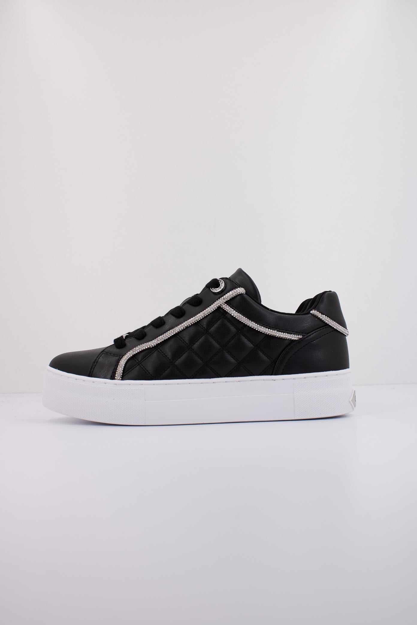 GUESS GRATEA en color NEGRO (1)