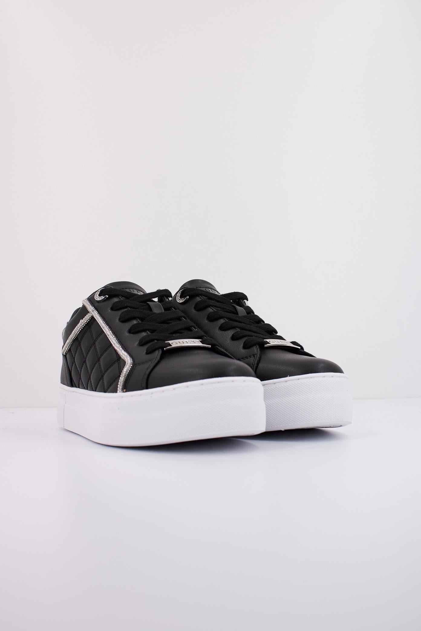GUESS GRATEA en color NEGRO (2)