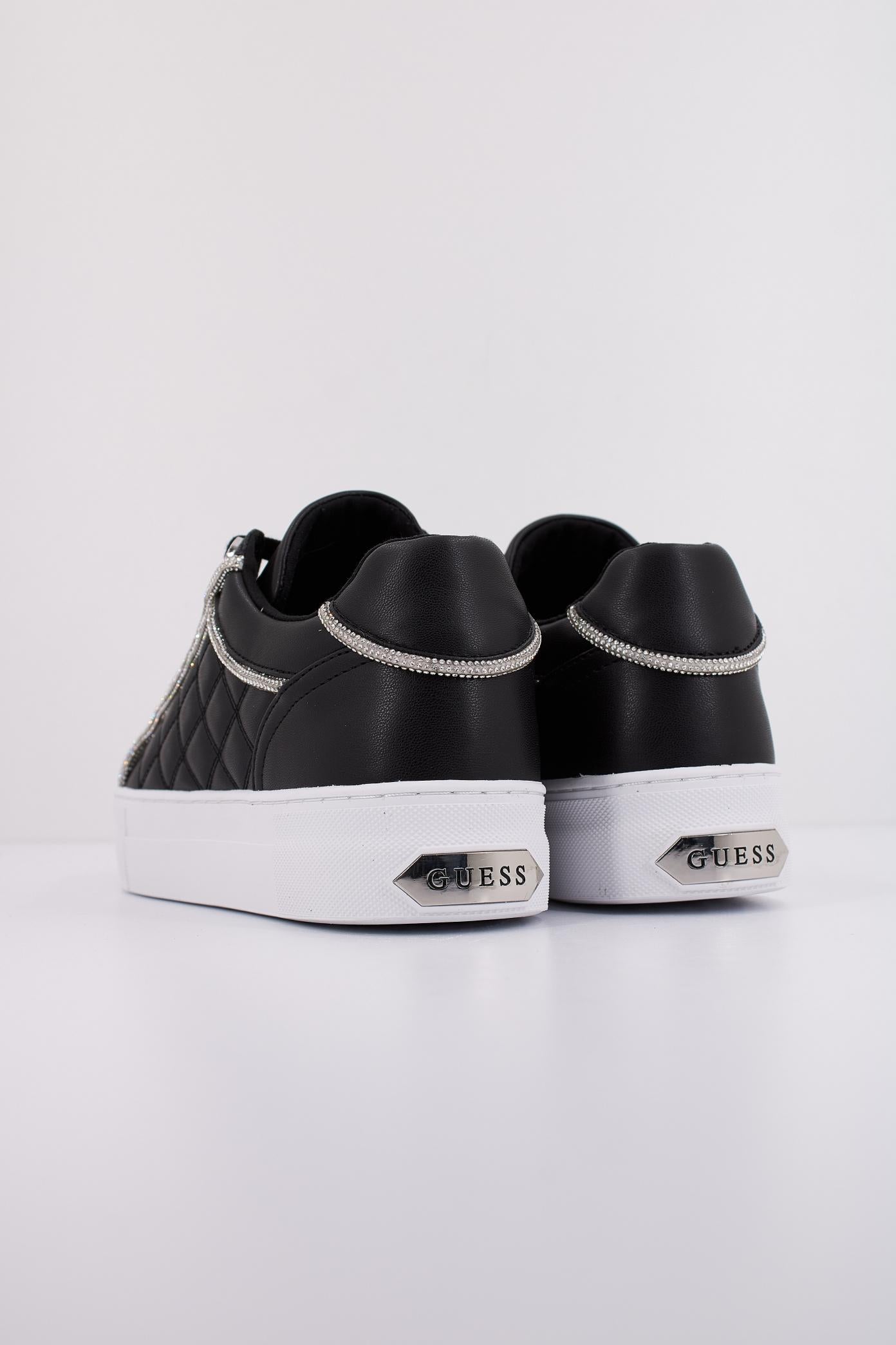 GUESS GRATEA en color NEGRO (4)